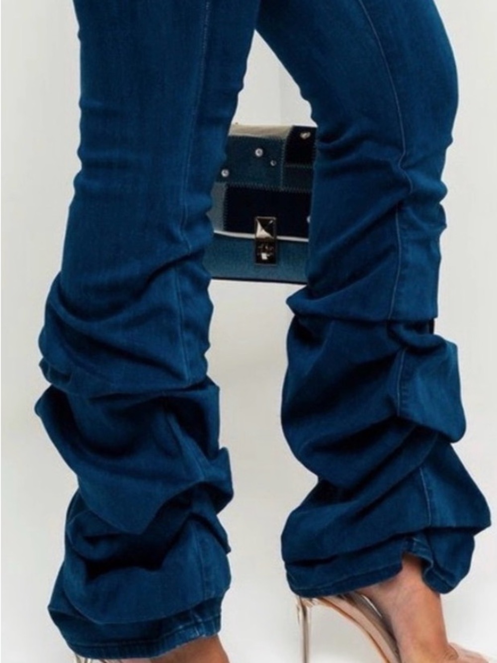 Women’s Scrunched Ankle Jeans. Size Large